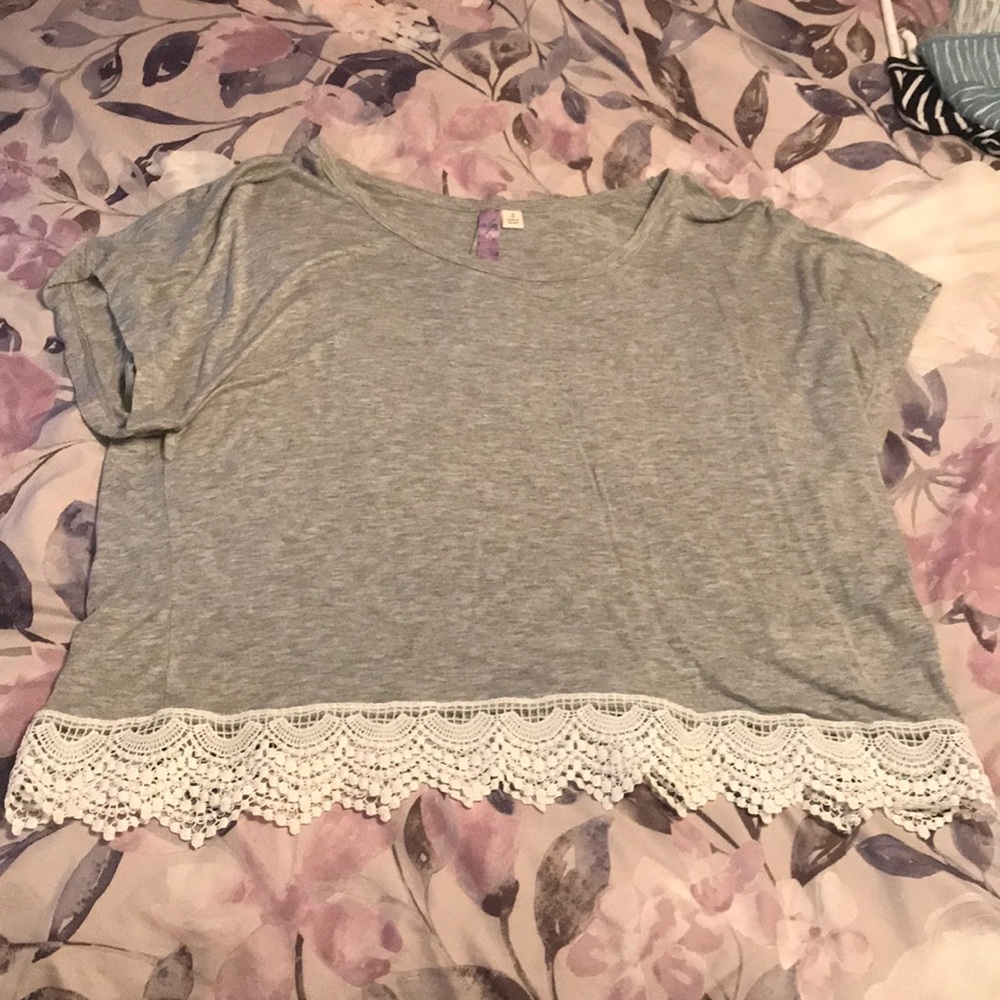 Grey t shirt with white lace
